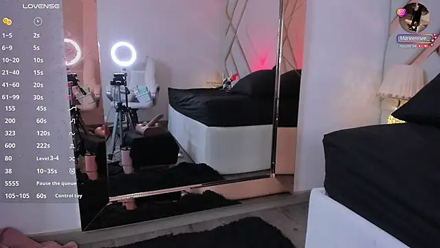 Snapshot of Mariee_rosee chatting on October 7, 2025, 12:19 am Mariee rosee online show from October 7, 2025, 12:19 am