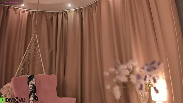 Naomi   Rias online show from November 10, 2025, 1:15 am