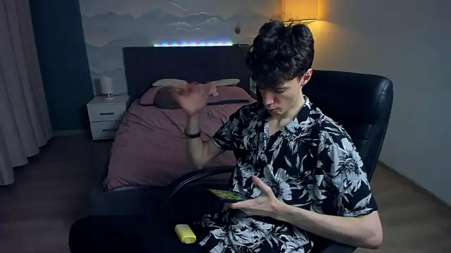 Snapshot of Edvard_Blare chatting on October 29, 2025, 2:30 pm Edvard Blare online show from October 29, 2025, 2:30 pm