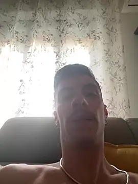 Snapshot of Lucamilano1991 chatting on April 5, 2026, 5:10 pm Lucamilano1991 online show from April 5, 2026, 5:10 pm