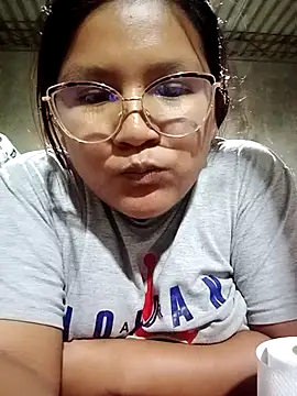 Snapshot of vea_m chatting on April 3, 2026, 11:14 pm vea m online show from April 3, 2026, 11:14 pm
