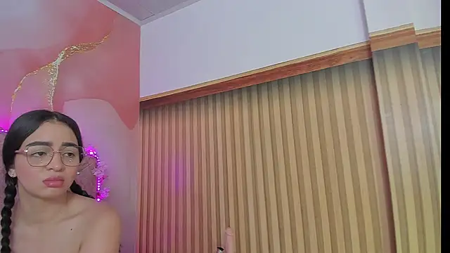 violet taylor  online show from November 25, 2025, 2:22 am