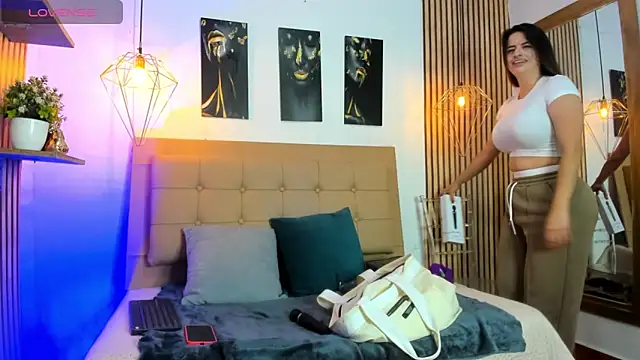  samanthaa foxx online show from November 4, 2025, 11:42 am