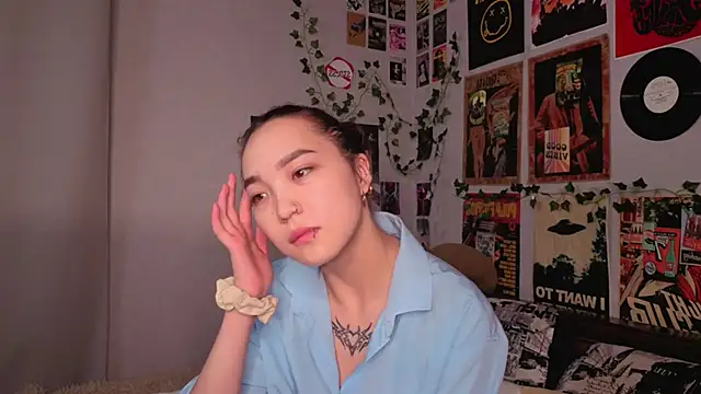 OdetteBiddy online show from November 22, 2025, 9:14 pm