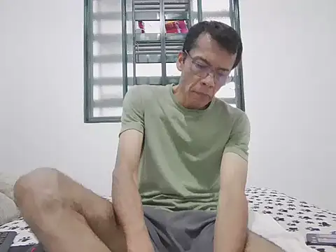 Snapshot of skinnylatino51 chatting on September 18, 2025, 12:40 pm skinnylatino51 online show from September 18, 2025, 12:40 pm