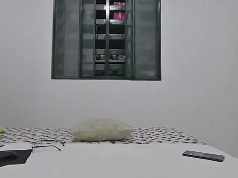 Snapshot of skinnylatino51 chatting on October 15, 2025, 12:00 am skinnylatino51 online show from October 15, 2025, 12:00 am