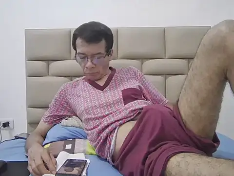 skinnylatino51 online show from March 12, 2026, 12:39 am