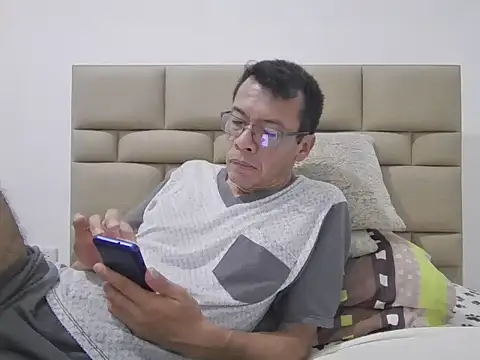 skinnylatino51 online show from April 7, 2026, 12:55 am