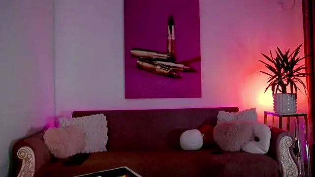 oliviathea online show from February 7, 2026, 1:53 am