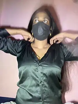 umairahaasan 1 online show from April 9, 2026, 9:47 am