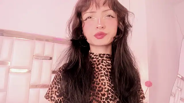 Snapshot of MaddieStark chatting on December 2, 2025, 4:46 pm MaddieStark online show from December 2, 2025, 4:46 pm