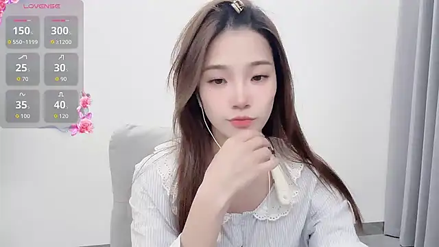 Snapshot of yuyu_77 chatting on October 28, 2025, 1:03 pm yuyu 77 online show from October 28, 2025, 1:03 pm