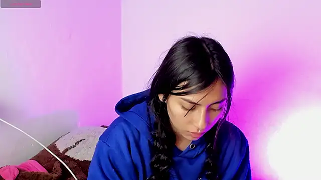 Alanaloiiss  online show from March 11, 2026, 3:18 pm