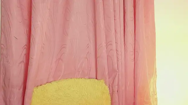 Alanaloiiss  online show from April 1, 2026, 4:24 am