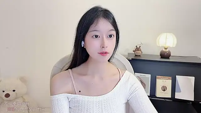 Snapshot of Onechestnut chatting on October 12, 2025, 11:20 am Onechestnut online show from October 12, 2025, 11:20 am