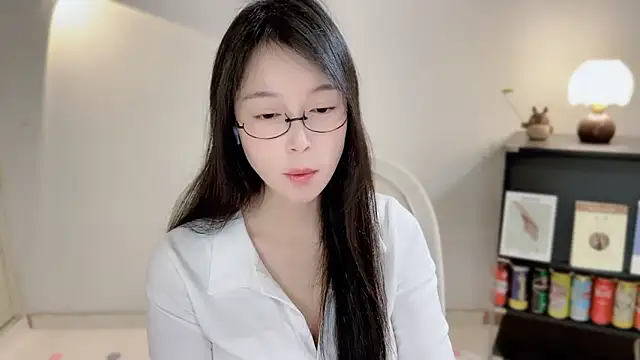 Snapshot of Onechestnut chatting on April 5, 2026, 6:21 am Onechestnut online show from April 5, 2026, 6:21 am