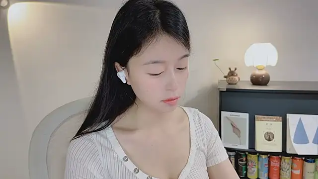 Snapshot of Onechestnut chatting on April 10, 2026, 5:01 am Onechestnut online show from April 10, 2026, 5:01 am