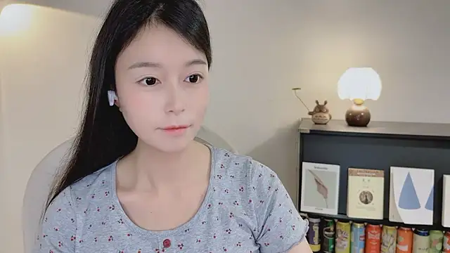 Snapshot of Onechestnut chatting on April 12, 2026, 2:44 pm Onechestnut online show from April 12, 2026, 2:44 pm
