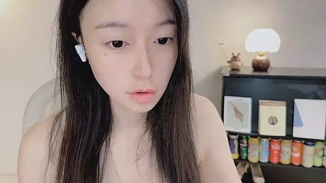 Snapshot of Onechestnut chatting on April 17, 2026, 6:16 am Onechestnut online show from April 17, 2026, 6:16 am
