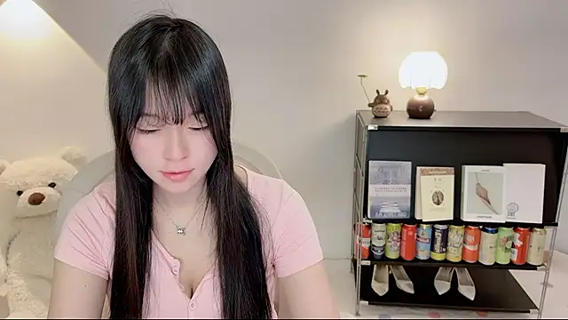 Snapshot of Onechestnut chatting on June 26, 2026, 4:06 am Onechestnut online show from June 26, 2026, 4:06 am