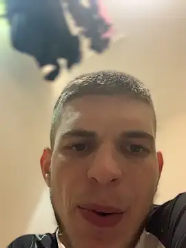 Snapshot of macho1347 chatting on October 24, 2025, 7:54 pm macho1347 online show from October 24, 2025, 7:54 pm