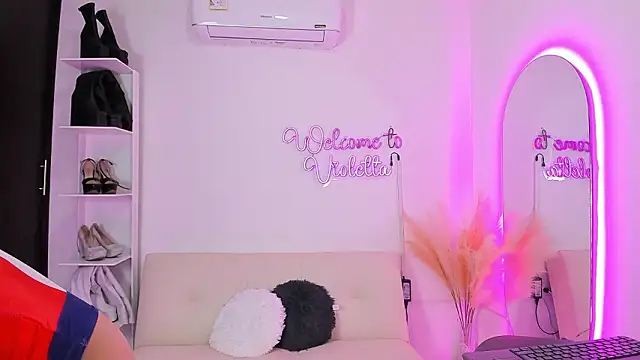 violetta pretty online show from February 1, 2026, 7:34 pm