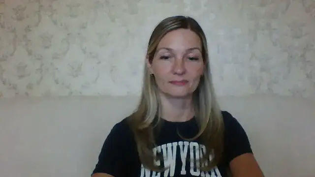 Snapshot of sweetriki chatting on June 17, 2026, 5:36 pm sweetriki online show from June 17, 2026, 5:36 pm