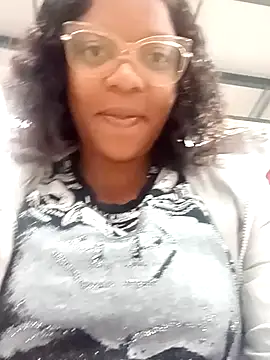 Snapshot of SexyMellon chatting on October 4, 2025, 8:34 am SexyMellon online show from October 4, 2025, 8:34 am