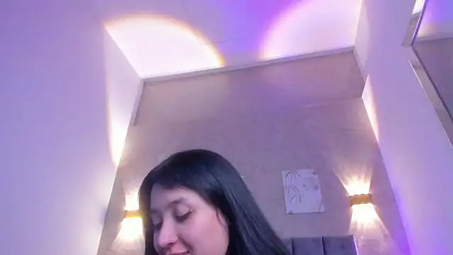 Lunaa bellaa online show from April 16, 2026, 8:20 pm