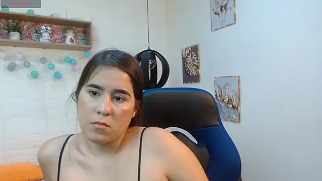 Snapshot of tulunaroja chatting on October 10, 2025, 8:52 pm tulunaroja online show from October 10, 2025, 8:52 pm