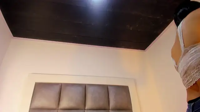 Snapshot of Mia_lopez__ chatting on September 23, 2025, 1:03 pm Mia lopez online show from September 23, 2025, 1:03 pm