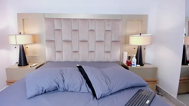 Snapshot of Milan_LewisS chatting on September 24, 2025, 7:06 pm Milan LewisS online show from September 24, 2025, 7:06 pm