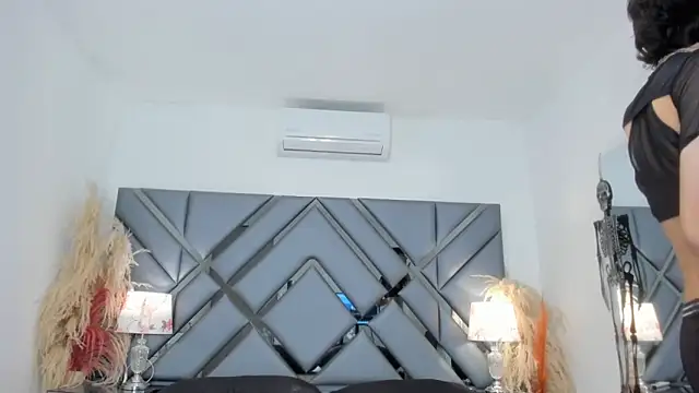 Snapshot of Milan_LewisS chatting on October 22, 2025, 12:05 pm Milan LewisS online show from October 22, 2025, 12:05 pm