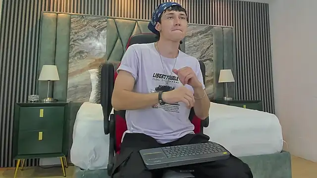 Michael blue online show from September 13, 2025, 9:25 pm