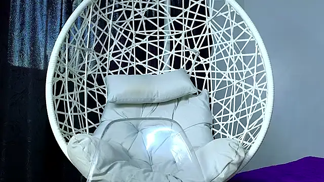 cuteeimy online show from November 8, 2025, 7:01 pm