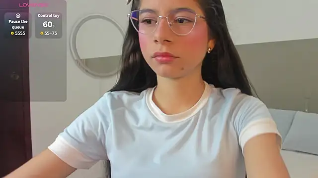 Snapshot of carlina_15 chatting on February 9, 2026, 12:31 pm carlina 15 online show from February 9, 2026, 12:31 pm