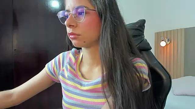 Snapshot of carlina_15 chatting on February 16, 2026, 12:23 pm carlina 15 online show from February 16, 2026, 12:23 pm