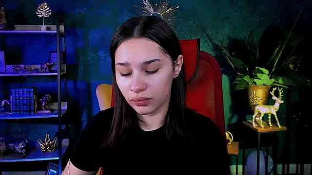 KimClarks  online show from November 18, 2025, 8:41 am