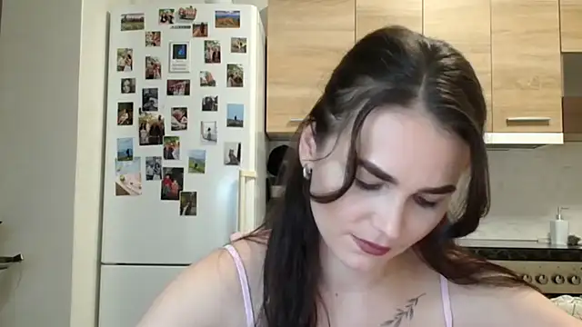 Silviaa a online show from December 1, 2025, 8:03 pm