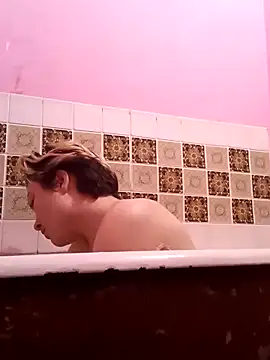 MoonIrene online show from December 14, 2025, 4:12 pm