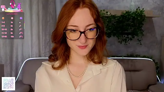 VeronaHascall online show from September 17, 2025, 4:25 am