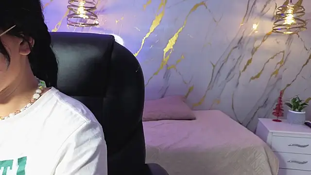 Scaarlettfox online show from March 18, 2026, 7:28 pm