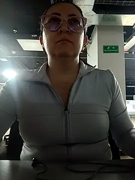 Snapshot of Romina693 chatting on October 4, 2025, 6:11 am Romina693 online show from October 4, 2025, 6:11 am