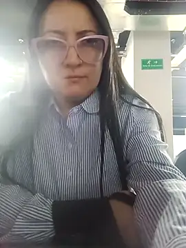 Snapshot of Romina693 chatting on October 8, 2025, 6:11 am Romina693 online show from October 8, 2025, 6:11 am