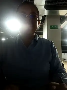 Snapshot of Romina693 chatting on November 13, 2025, 6:12 am Romina693 online show from November 13, 2025, 6:12 am