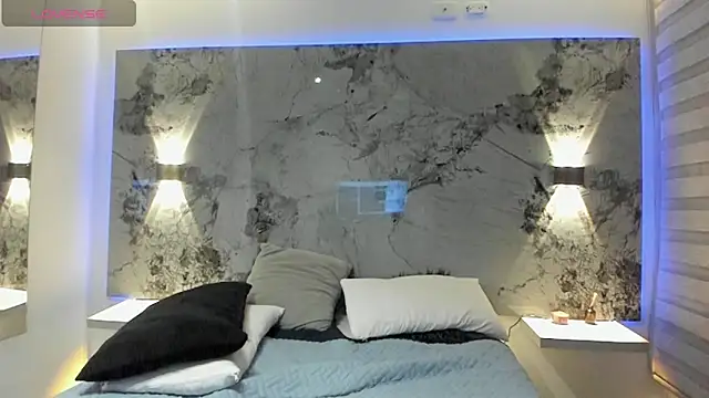 CHARLOTTE KNOX online show from October 10, 2025, 11:59 pm