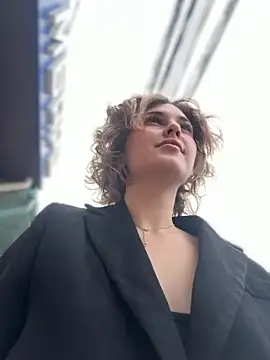 KellyKeler online show from November 19, 2025, 11:21 am