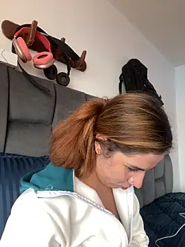 AllieYourGirl online show from December 5, 2025, 6:48 pm