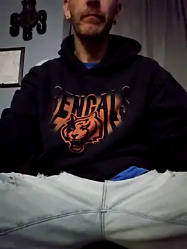 Snapshot of Sampzon chatting on October 13, 2025, 1:49 am Sampzon online show from October 13, 2025, 1:49 am