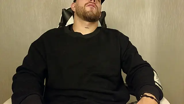 Snapshot of Ades_Lowe chatting on October 19, 2025, 11:22 am Ades Lowe online show from October 19, 2025, 11:22 am